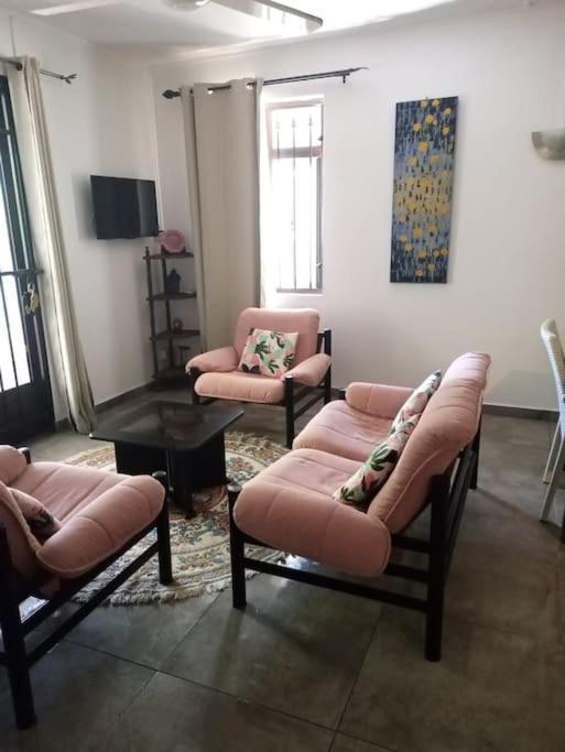 1 Bedroom Apartment In Pereybere With Private Balcony Pereybere Beach Exteriör bild