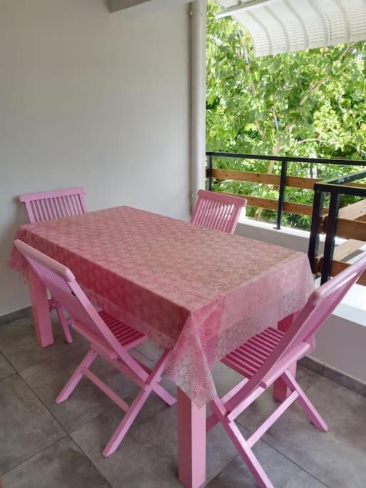 1 Bedroom Apartment In Pereybere With Private Balcony Pereybere Beach Exteriör bild